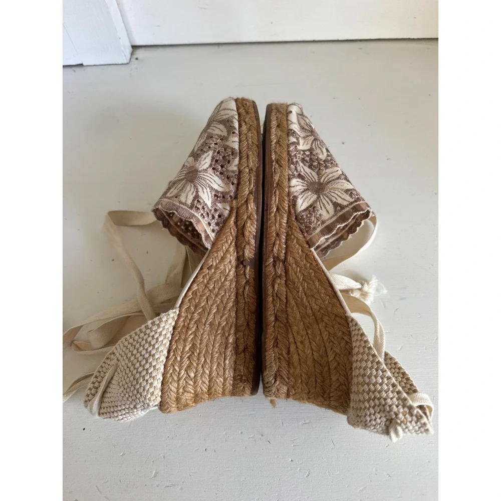 Miz Mooz floral embroidered espadrilles size 38 (7.5-8)‎